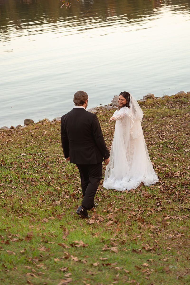 Memphis elopement couple walking by the lake