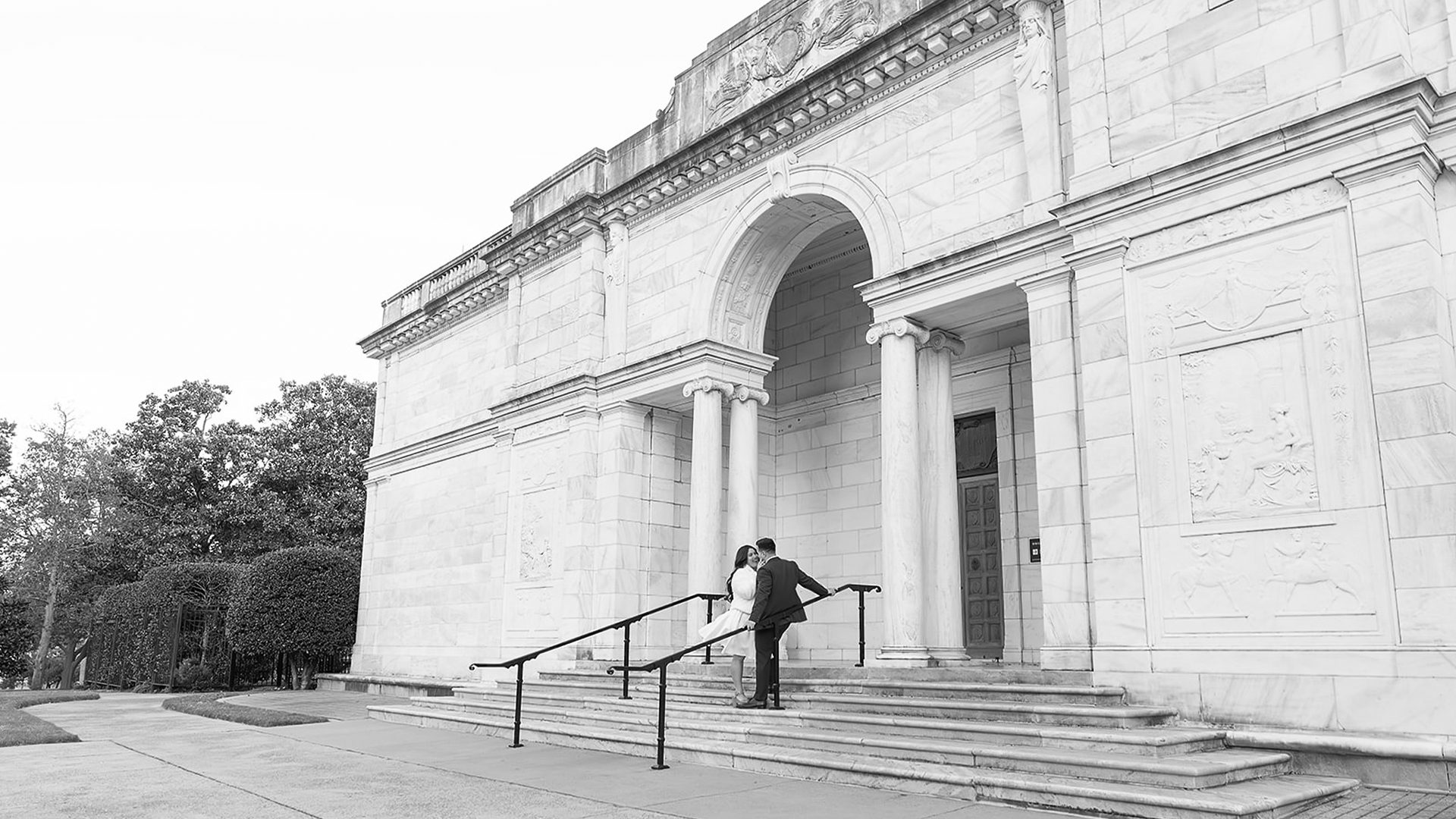 Memphis wedding couple on museum steps in black and white