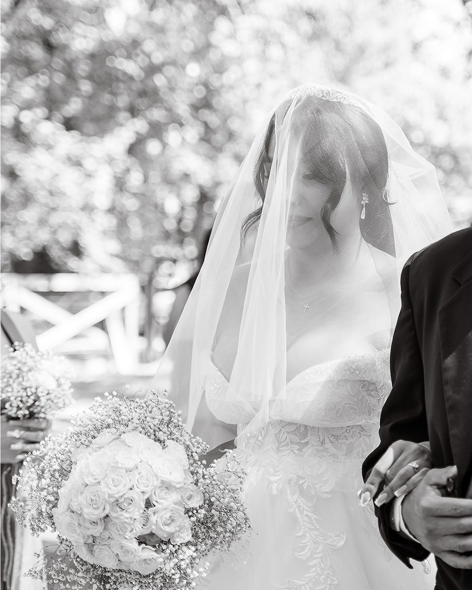 Bride from behind with veil and bouquet at a Southaven estate wedding, black and white